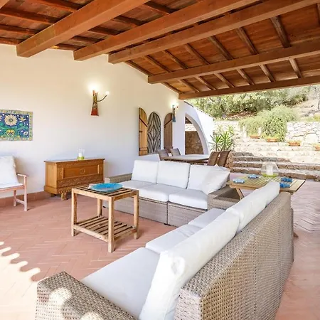 Ferienhaus Patrizia Con Piscina E Parco Area Chia