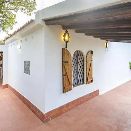 Ferienhaus Patrizia Con Piscina E Parco Area Chia